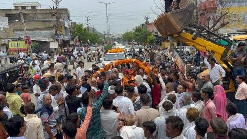 सुखबीर सिंह जौनापुरिया सांसद जी को राजस्थान भाजपा प्रदेश उपाध्यक्ष का दायित्व मिलने के बाद आज टोंक जाते समय निवाई टोंक जिला सीमा पर केएमजी होटल,निवाई नगर पालिका और टोंक शहर में जगह-जगह भव्य स्वागत किया